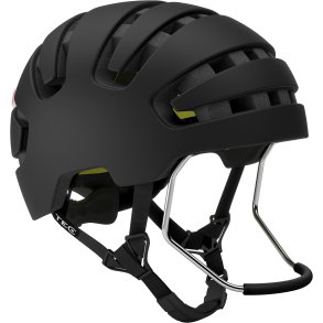 HJELM BOO SORT FRA KILDEMOES MED HAGEBESKYTTER